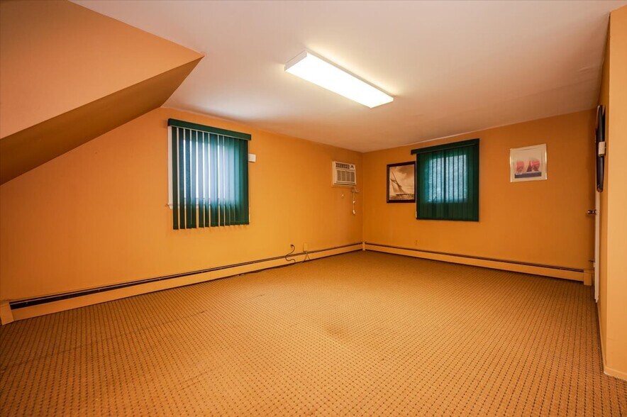 More Photos Of 930 Sunrise Hwy, North Babylon Office For Sale