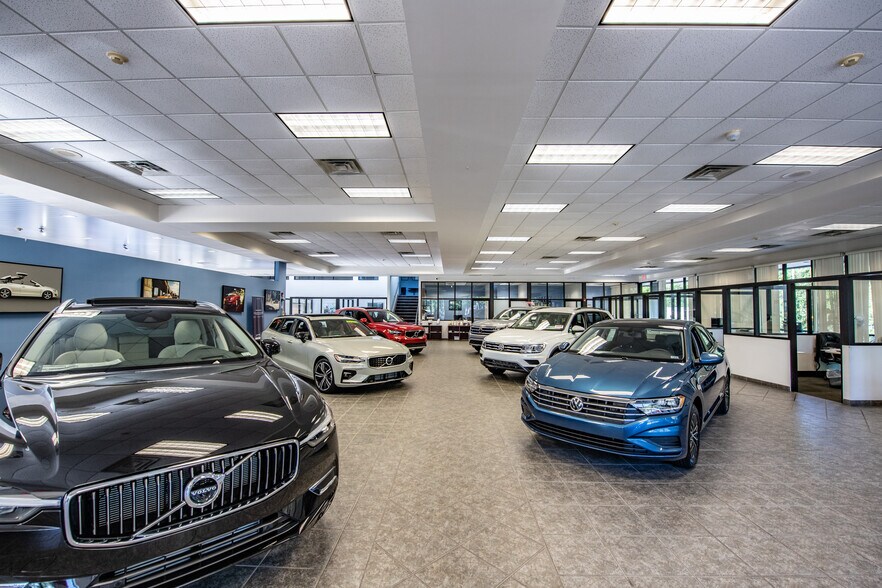 More Photos Of 3963 W Tennessee St, Tallahassee Auto Dealership For Lease
