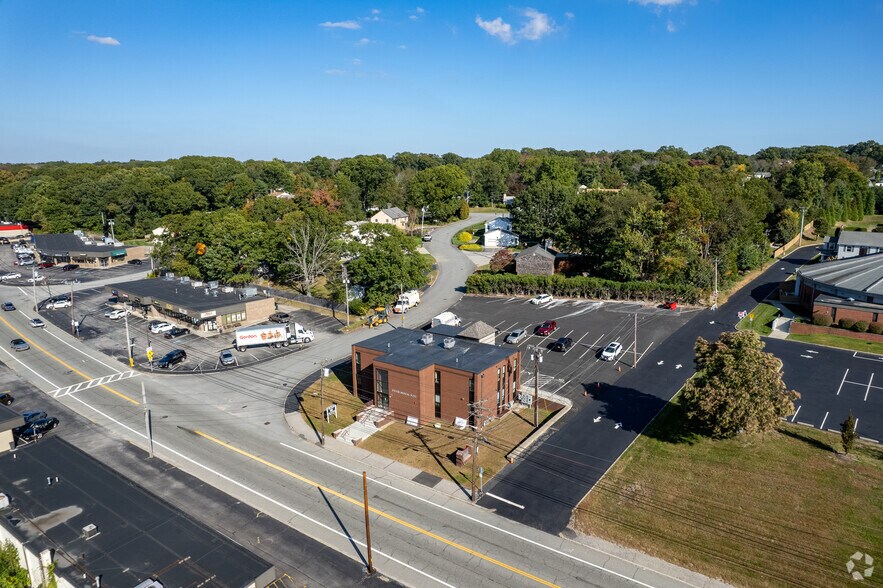 More Photos Of 712 Oaklawn Ave, Cranston Medical For Sale