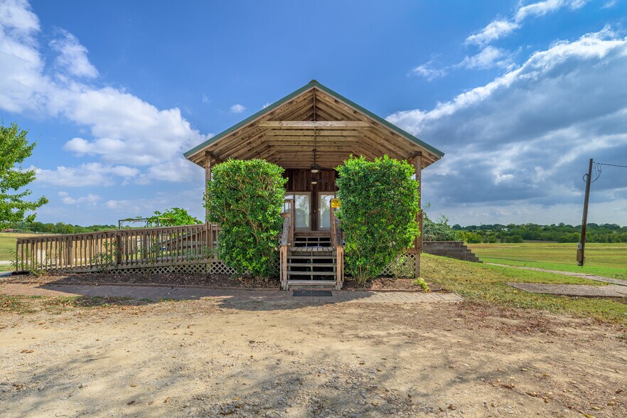 More Photos Of 1441 Salem Rd, Brenham Specialty For Sale