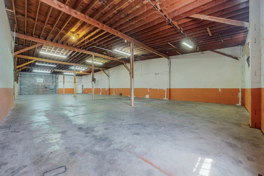 More Photos Of 1823 Commercial St NE, Albuquerque Warehouse For Sale