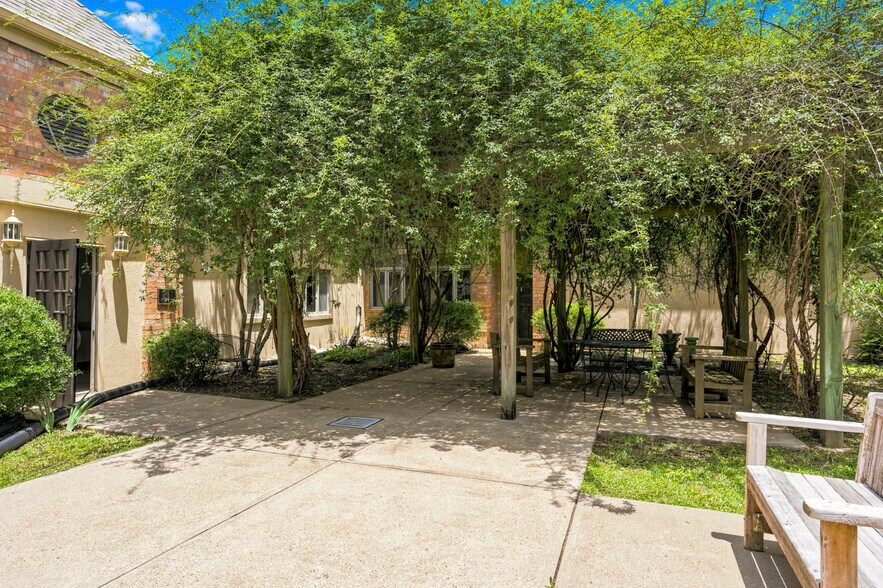 More Photos Of 450 Towne Center Blvd, Ridgeland Skilled Nursing Facility For Sale