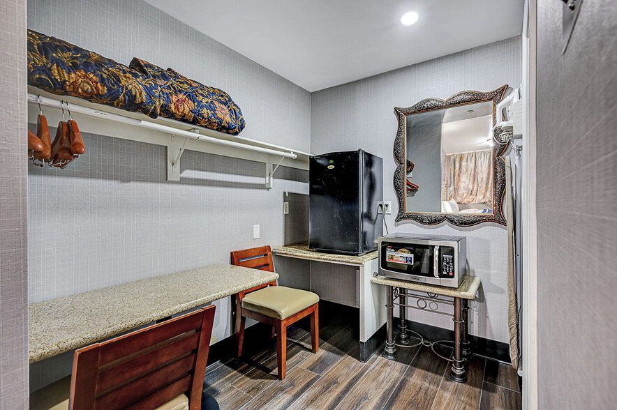 More Photos Of 2855 Fremont St, Las Vegas Hotel For Sale