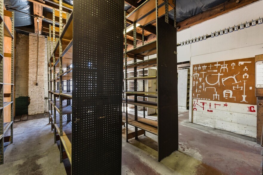 More Photos Of 201 N 2nd St, Raton Auto Repair For Sale