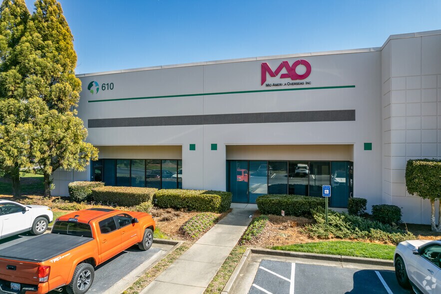 More Photos Of 610 Airport South Pky, Atlanta Industrial For Sale