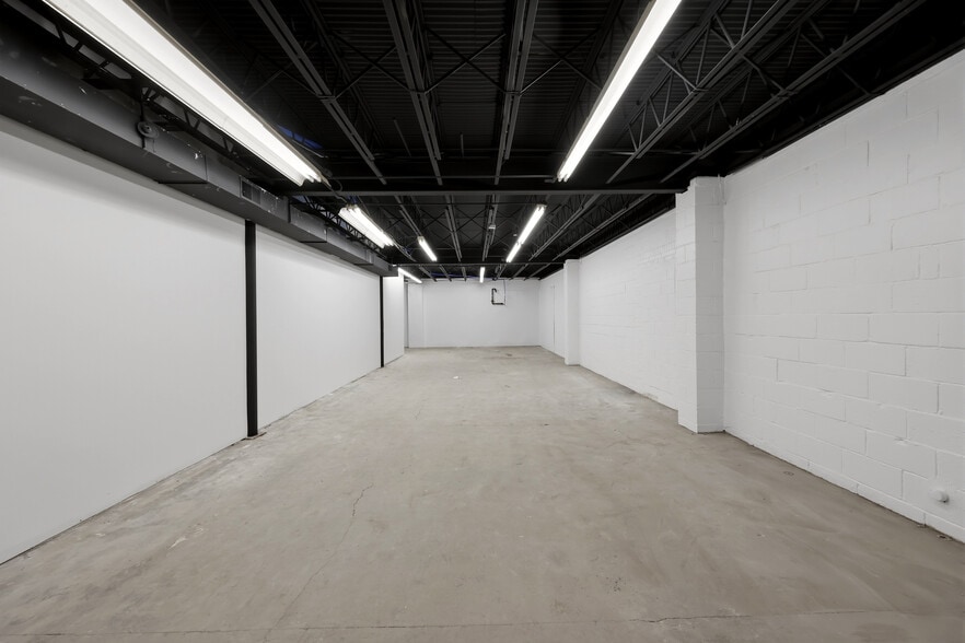 More Photos Of 937 Winchester Rd, Lexington Storefront For Lease