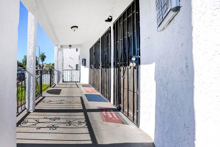 More Photos Of 1416 W 36th St, Los Angeles Apartments For Sale