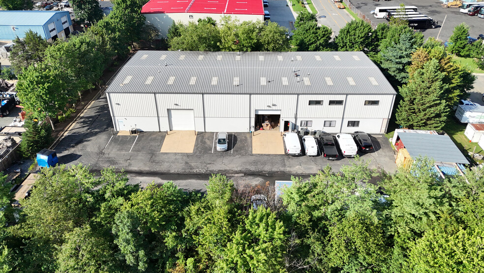 Primary Photo Of 21530 Blackwood Ct, Sterling Warehouse For Lease