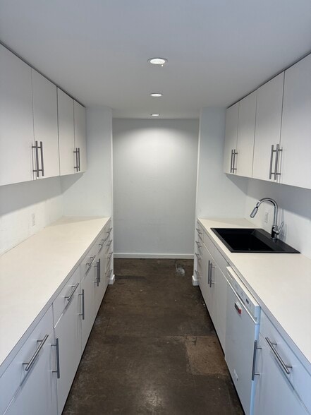 More Photos Of 2251 Vantage St, Dallas Loft Creative Space For Lease