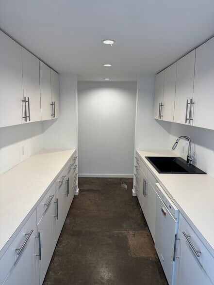 More Photos Of 2251 Vantage St, Dallas Loft Creative Space For Lease