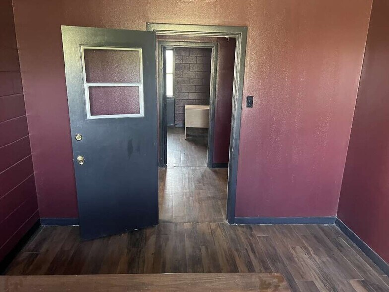 More Photos Of 1120 E Sen Carlos Truan Blvd, Kingsville Restaurant For Sale