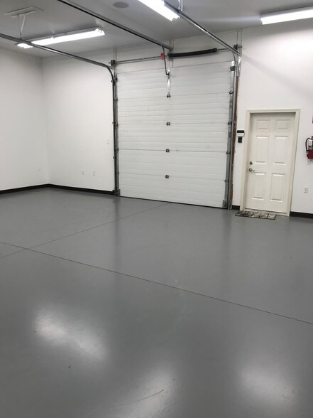 More Photos Of 6503 W Okanogan Ave, Kennewick Warehouse For Lease