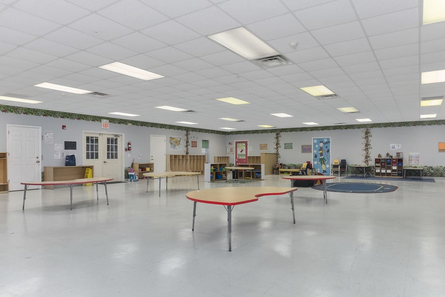 More Photos Of 116 Corporate Dr, Elizabeth City Schools For Sale