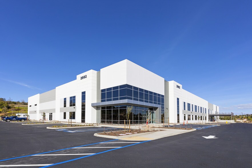 More Photos Of 2882 Whiptail Loop E, Carlsbad Warehouse For Lease