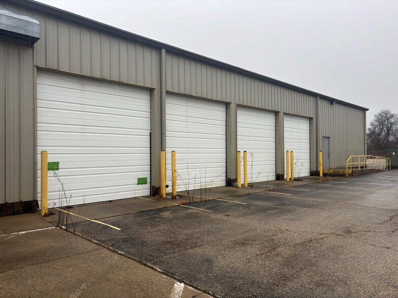 More Photos Of 275 Larcel Dr, Sikeston Flex For Lease