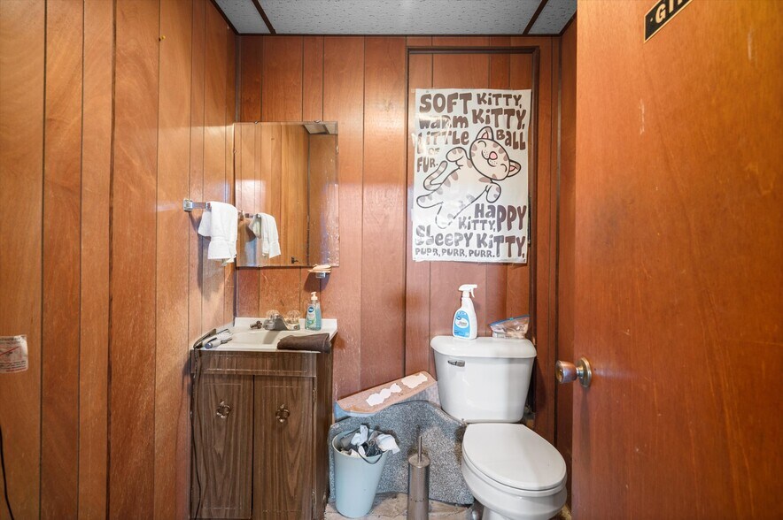 More Photos Of 204 Grand Ave, Clarion Warehouse For Sale