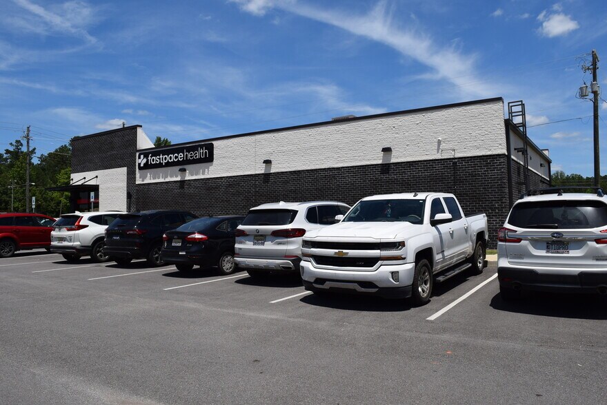 More Photos Of 25 Bear Pky, Lincoln Freestanding For Sale