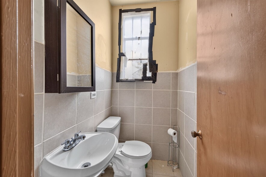 More Photos Of 7828 S Claremont Ave, Chicago Warehouse For Sale