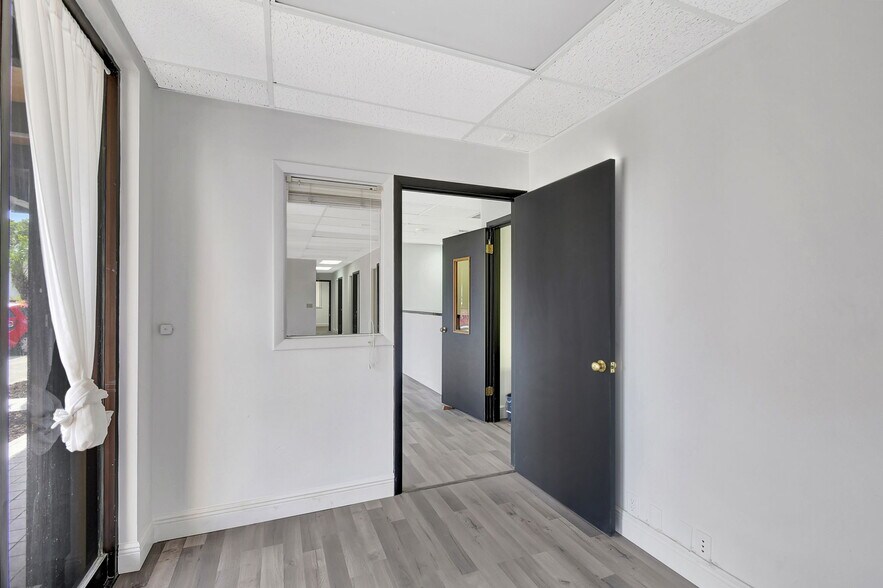 More Photos Of 101 N J St, Lake Worth Office For Lease