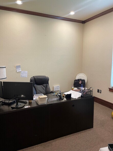 More Photos Of 8116 Spring Cypress Rd, Spring Office For Sale