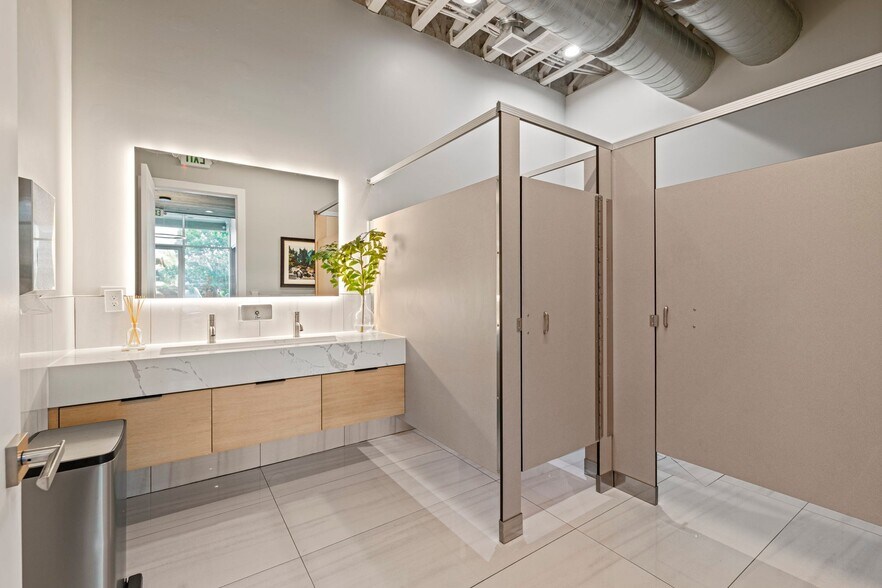 More Photos Of 178 W 13490 S, Draper Office For Lease