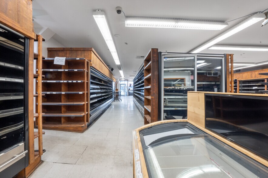 More Photos Of 3930-3932 St Ontario E, Montréal Storefront Retail Residential For Sale