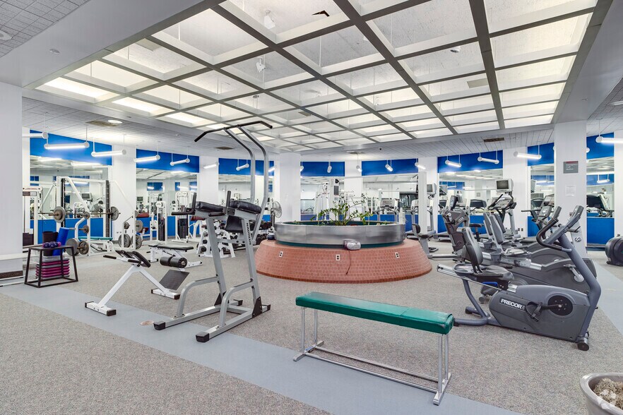 More Photos Of 15000 Conference Center Dr, Chantilly Office For Lease