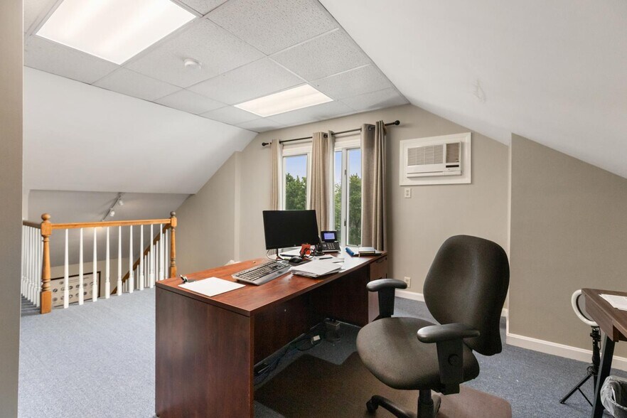 More Photos Of 7 Foster St, Wakefield Office For Sale