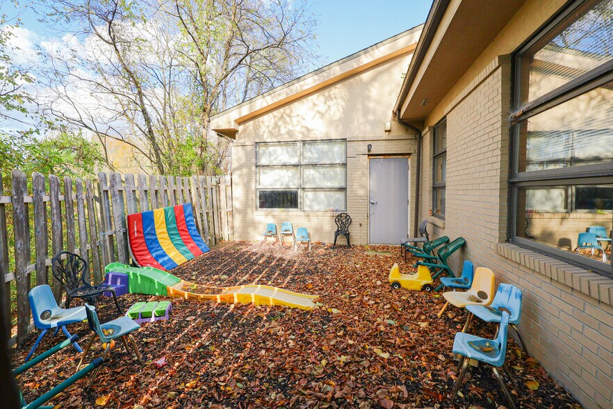 More Photos Of 1075 Waterdam Plaza Dr, McMurray Office For Lease