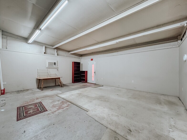 More Photos Of 932 Phife Rd, Corsicana Warehouse For Sale