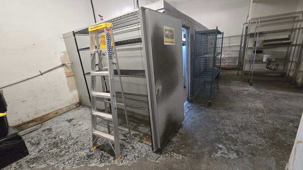 More Photos Of 272-280 Seigel St, Brooklyn General Retail For Lease