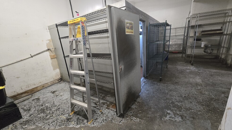 More Photos Of 272-280 Seigel St, Brooklyn Restaurant For Lease
