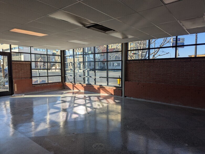 More Photos Of 602 E Yakima Ave, Yakima Storefront Retail Office For Lease