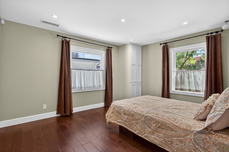 More Photos Of 17066 Palmdale Ln, Huntington Beach Contractor Storage Yard For Sale