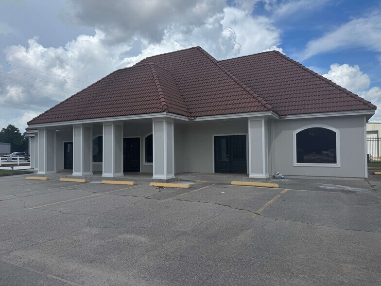 More Photos Of 1715 Northpark Dr, Kingwood Storefront For Lease