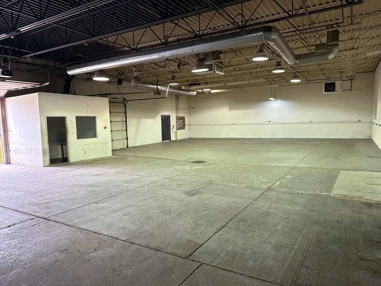 More Photos Of 5108 Richmond Rd, Bedford Heights Manufacturing For Lease