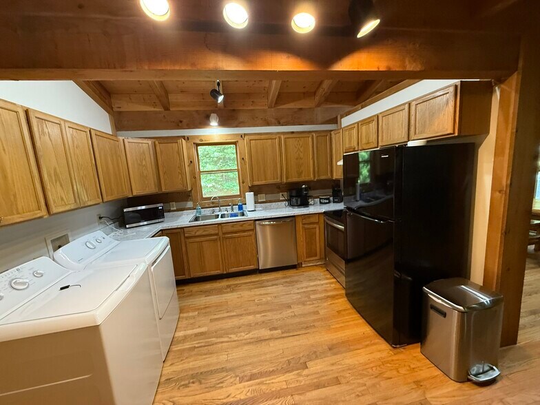 More Photos Of 1105 Fall Creek Rd, Purlear Specialty For Sale
