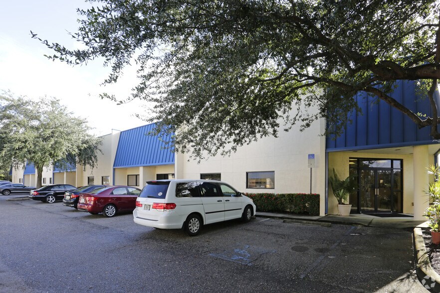 More Photos Of 723 Commerce Dr, Venice Unknown For Lease