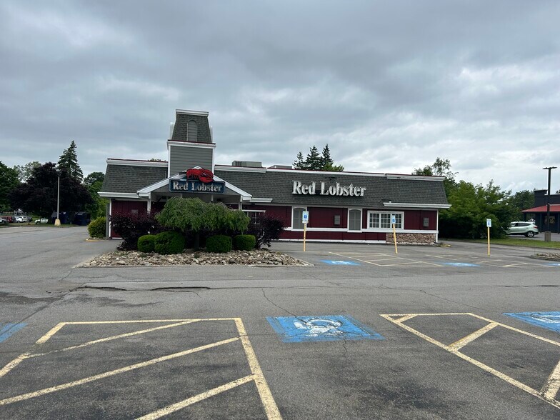 More Photos Of 7540 Transit Rd, Amherst Restaurant For Sale
