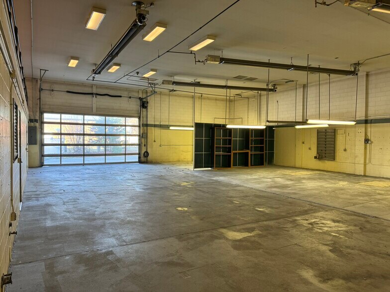 More Photos Of 1212 Battleground Ave, Greensboro Freestanding For Lease