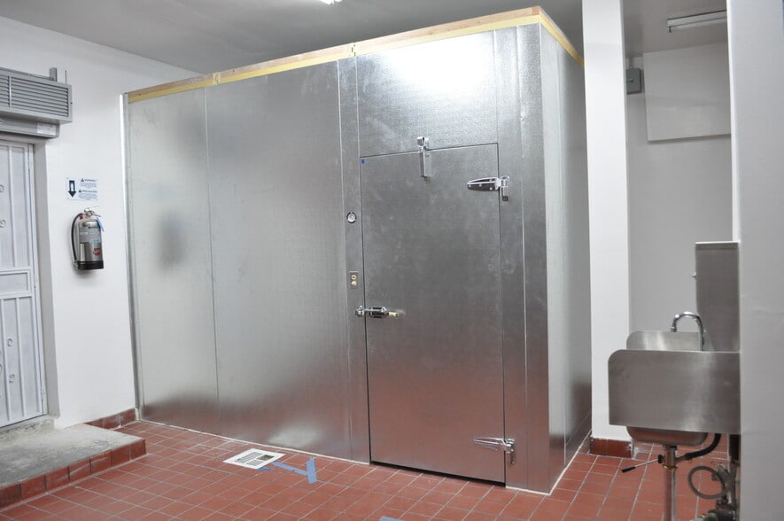 More Photos Of 4161 Beverly Blvd, Los Angeles Restaurant For Lease