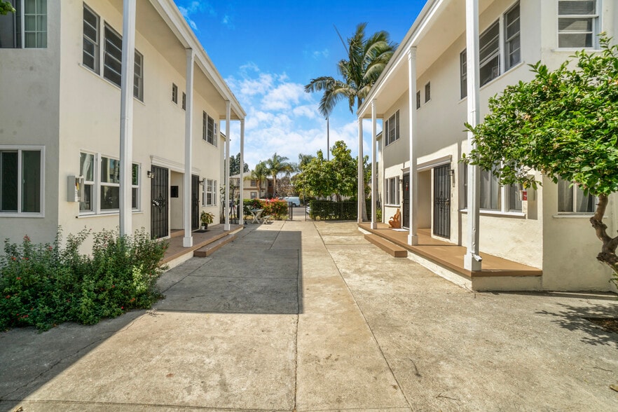 More Photos Of 12314 Washington Pl, Los Angeles Apartments For Sale