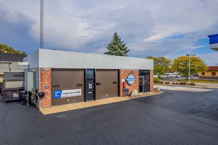 More Photos Of 1533 E Racine St, Janesville Service Station For Sale