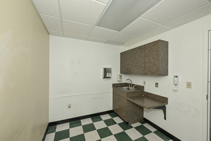 More Photos Of 6555 Wilson Mills Rd, Mayfield Village Unknown For Lease