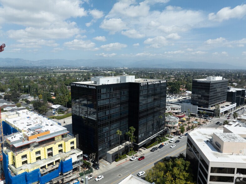 More Photos Of 16133 Ventura Blvd, Encino Office For Lease
