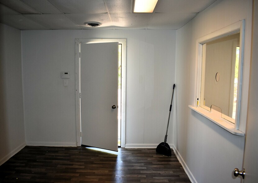 More Photos Of 859 Clayton St, Montgomery Warehouse For Sale