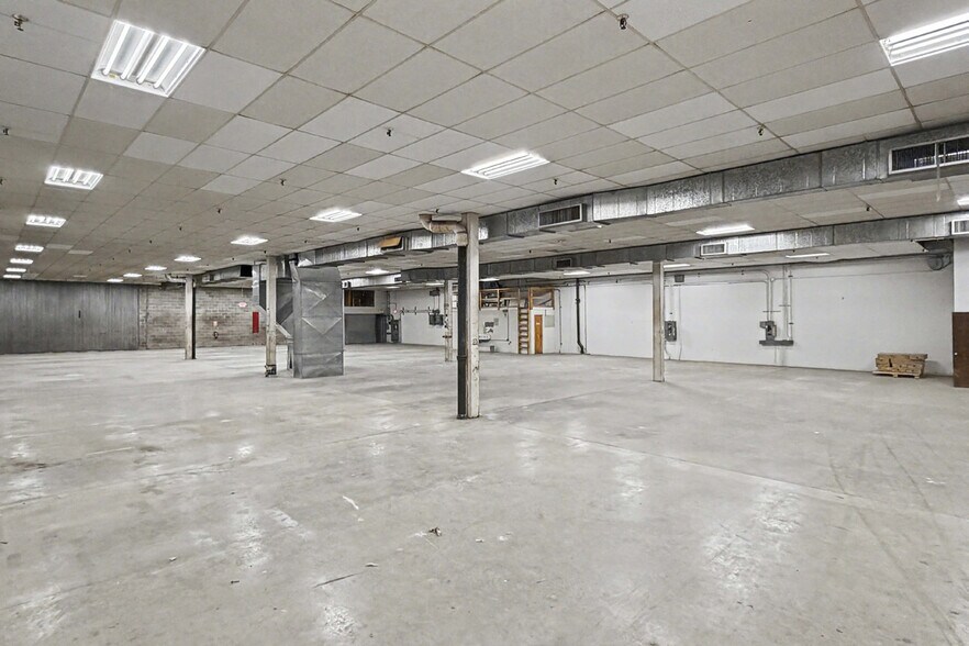 More Photos Of 113 SW 8th St, Des Moines Warehouse For Lease