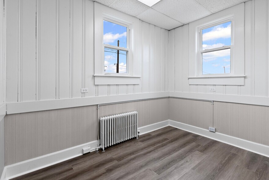 More Photos Of 525 7th St, Altavista Office For Sale