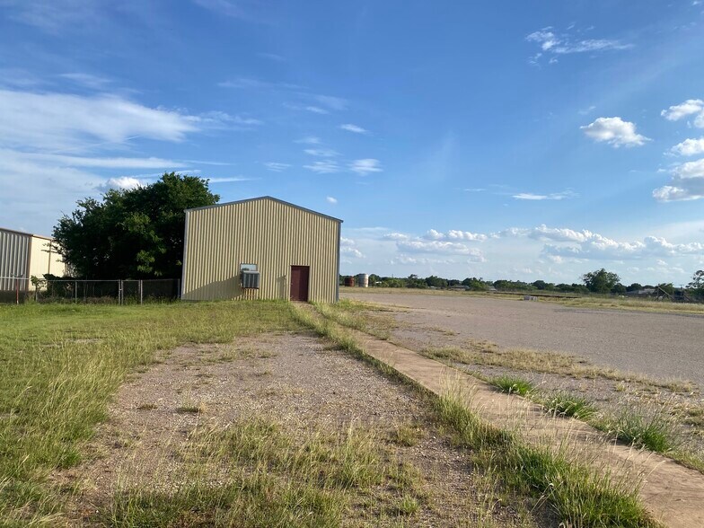 More Photos Of 8051 Seymour Hwy, Wichita Falls Warehouse For Lease