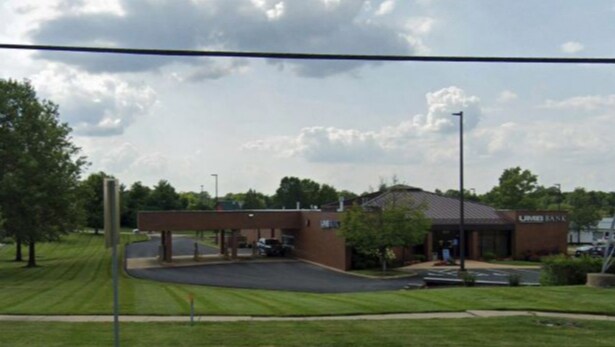 More Photos Of 1041-1049 S Woods Mill Rd, Chesterfield Storefront Retail Office For Lease